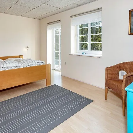 10 Person In Fur-by Traum *