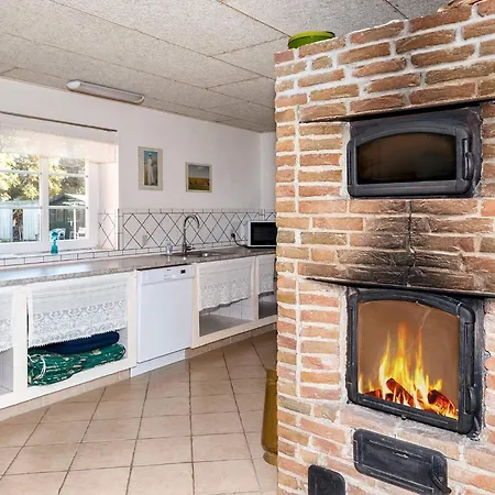 10 Person In Fur-by Traum *