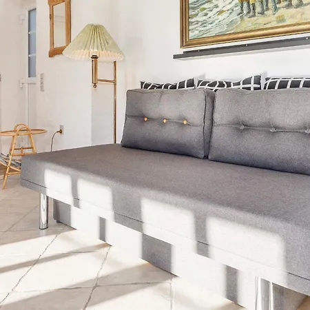 10 Person In Fur-by Traum Fur