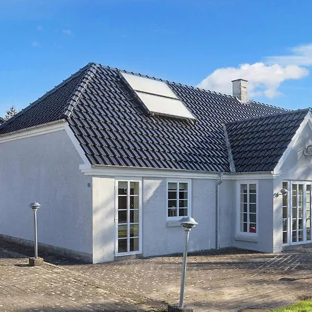 10 Person In Fur-by Traum Fur