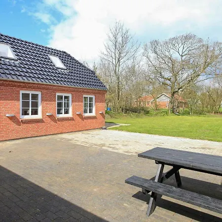 10 Person In Fur-by Traum